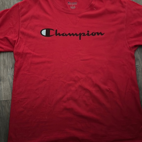 Red champion shirt - Picture 1 of 2